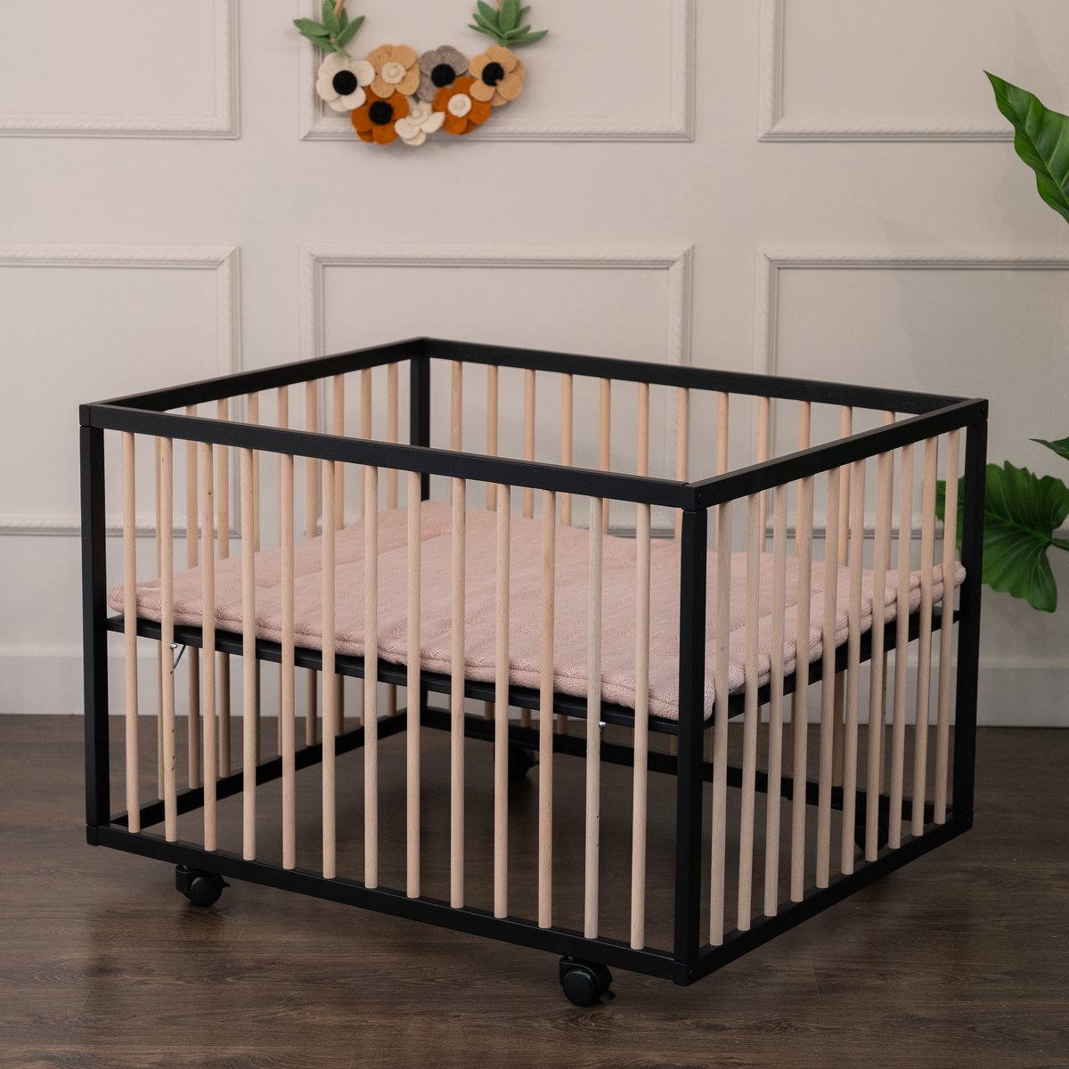 Bebies First ® Baby Box Met Wieltjes Jolly Zwart Naturel