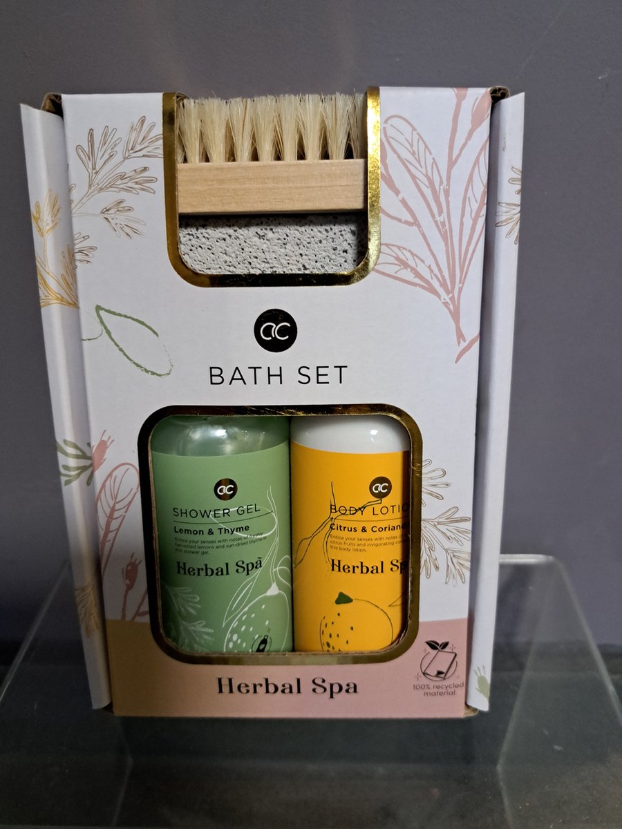 Goedkoopste geschenk set herbal spa - well beiing - lemo thyme - citrus koreander - douche gel - body lotion - nagelborstel met puimsteen - vegan - parabenen vrij