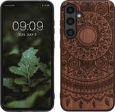 kwmobile telefoonhoesje geschikt voorSamsung Galaxy S23 FE - Hoesje met bumper - hout - In donkerbruin Indian Sun design