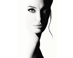 Allernieuwste.nl® Canvas Schilderij * Angelina Jolie Actrice * - Kunst aan je Muur - Realistisch - zwart-wit - 50 x 75 cm
