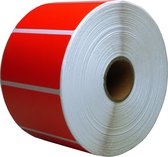 Een rol met felrode etiketten, met witte tussenruimtes. De etiketten zijn blanco en zitten op een kartonnen rol.