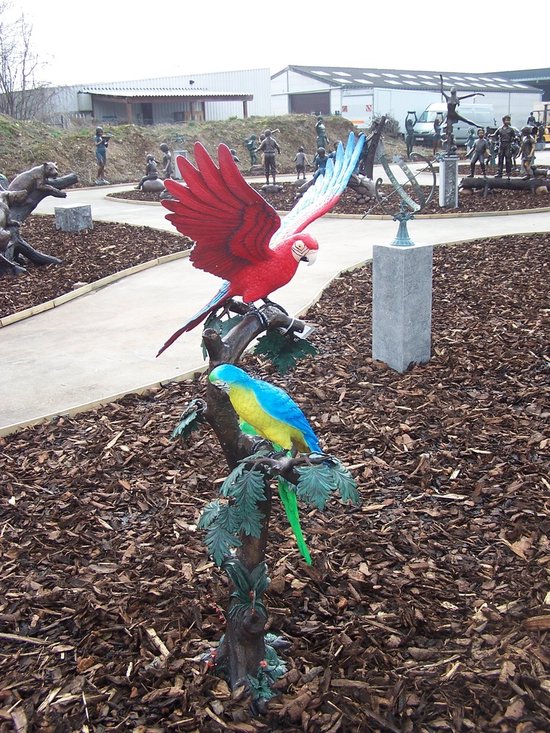 Tuinbeeld - brons - Papegaaien op boom kleur - Bronzen beeld - 55 cm hoog - bronzartes