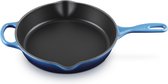 Bol.com Le Creuset Skillet Signature - Azure - Ø 26 cm - Geëmailleerde Anti-aanbaklaag - Duurzaam Vaatwasserbestendig en Ideaal ... aanbieding