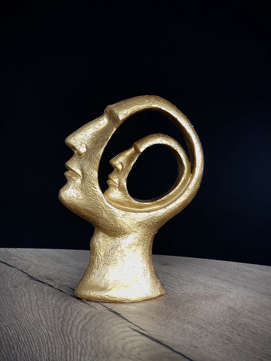 Reflection Goudkleur 18 cm hoog - Decoratief beeld - Interieur - abstract - Voor binnen - Cadeau - Geschenk - Verjaardag - Valentijn - Nieuwjaar - Kerst