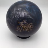 Bowling Bowlingbal Storm ' Secret Agent, silver- plum- occean blue ' urethane bal, 14 p , Ongeboord, zonder gaten, met 3 graveringen die geel/oranje zijn ingekleurd