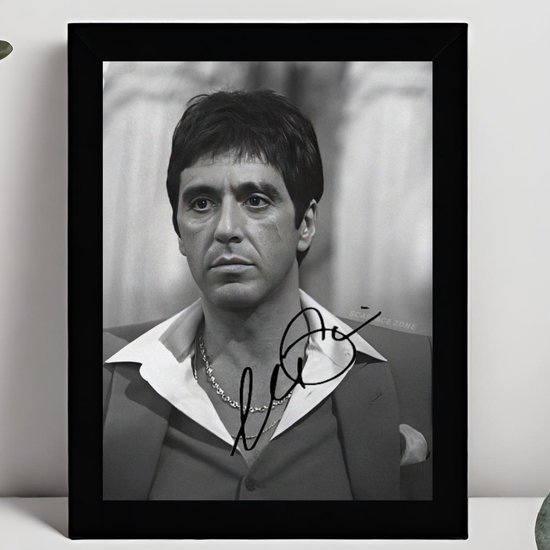 Tony Montana Ingelijste Handtekening – 15 x 10cm In Klassiek Zwart Frame – Gedrukte handtekening – Scarface - The World Is Yours - Al Pacino