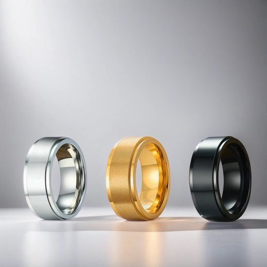 Drie spinnerringen: zilverkleurig, goudkleurig en zwart. Allemaal met geborsteld middenstuk en gepolijste randen.