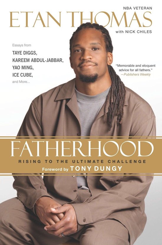 NBA-veteraan Etan Thomas met Nick Chiles op de cover van "Fatherhood".