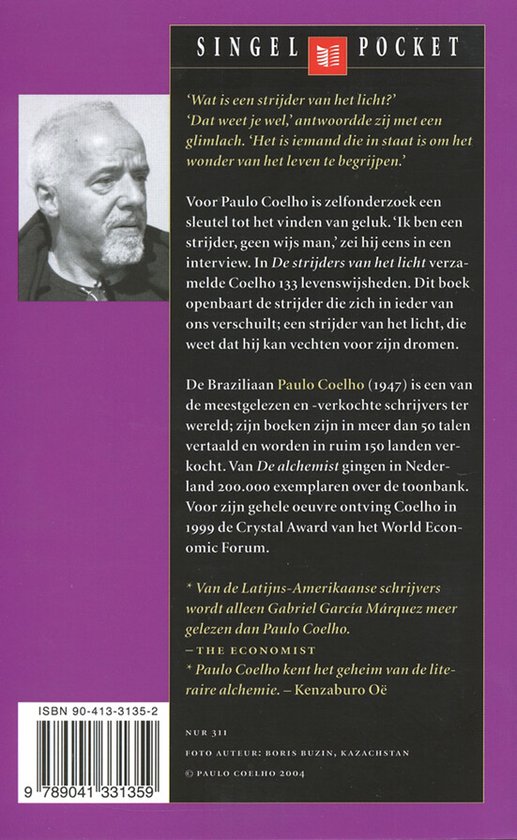 Achterkant van het boek "De strijders van het licht". Foto van Paulo Coelho en tekst over het boek.