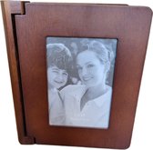 houten foto album met als kaft 2 foto lijstjes