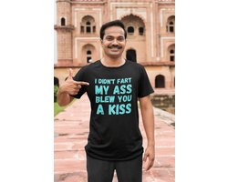 Shirt - I didn’t fart, my ass blew you a kiss - Wurban Wear | Grappig shirt | Leuk cadeau | Unisex tshirt | Meme shirt | Vaderdag | Dirty shirt | Zwart