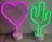 Roze hart en groene cactus