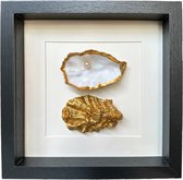 Mijn Pronkstuk - Gouden oester in lijst dubbel met parel - witte achtergrond - gouden oester - parel - diepen lijst