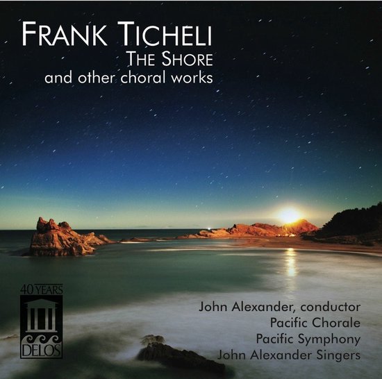 Albumhoes met de tekst FRANK Ticheli, THE SHORE en other choral works. Een foto van een kustlijn bij zonsondergang.