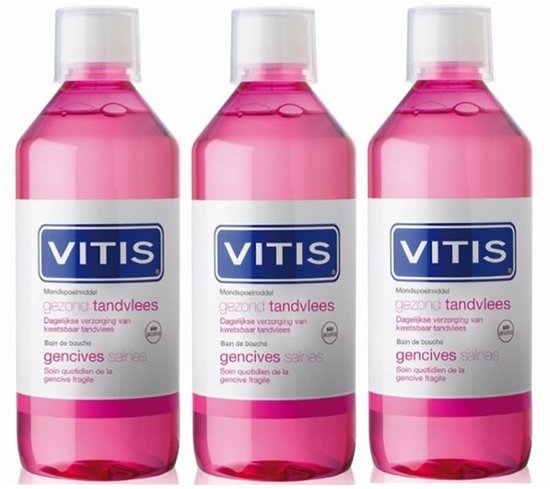 Drie flessen Vitis mondspoelmiddel met roze vloeistof. Tekst: VITIS, Mondspoelmiddel, gezond tandvlees.