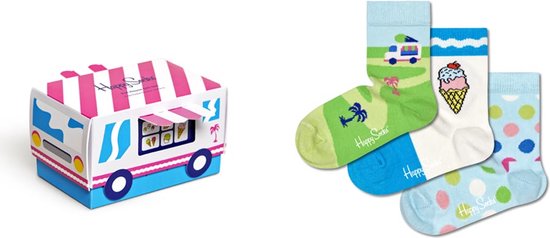Doos in de vorm van een ijscowagen met drie paar kindersokken: een met palmbomen en camper, een met ijshoorntje en een met stippen.