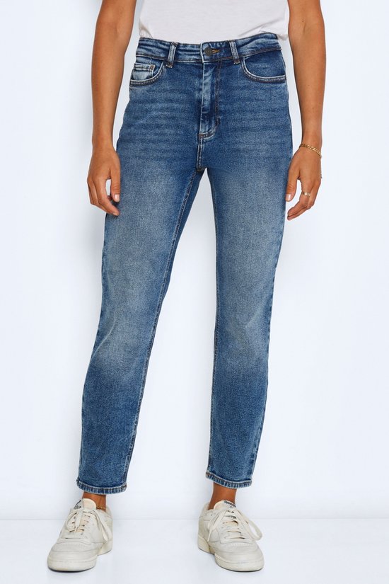 Blauwe denim jeans met een stonewashed effect. Ze hebben een rechte pasvorm en komen tot op de enkel.