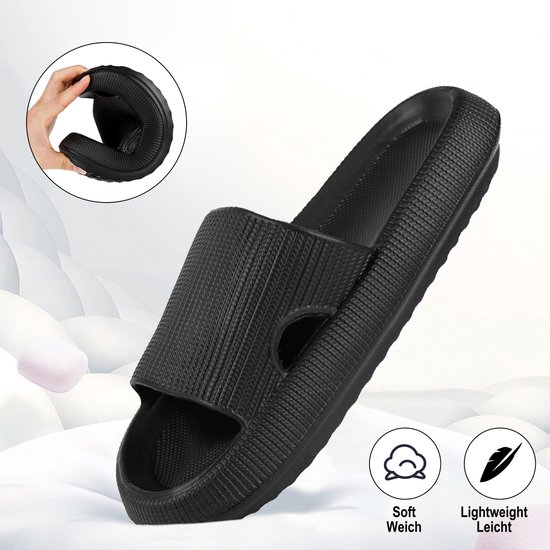 Zwarte, zachte en lichte badslippers met een golvend profiel.