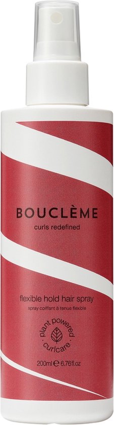 Witte fles met rode, diagonale strepen. Tekst: BOUCLÈME, curls redefined, flexible hold hair spray.