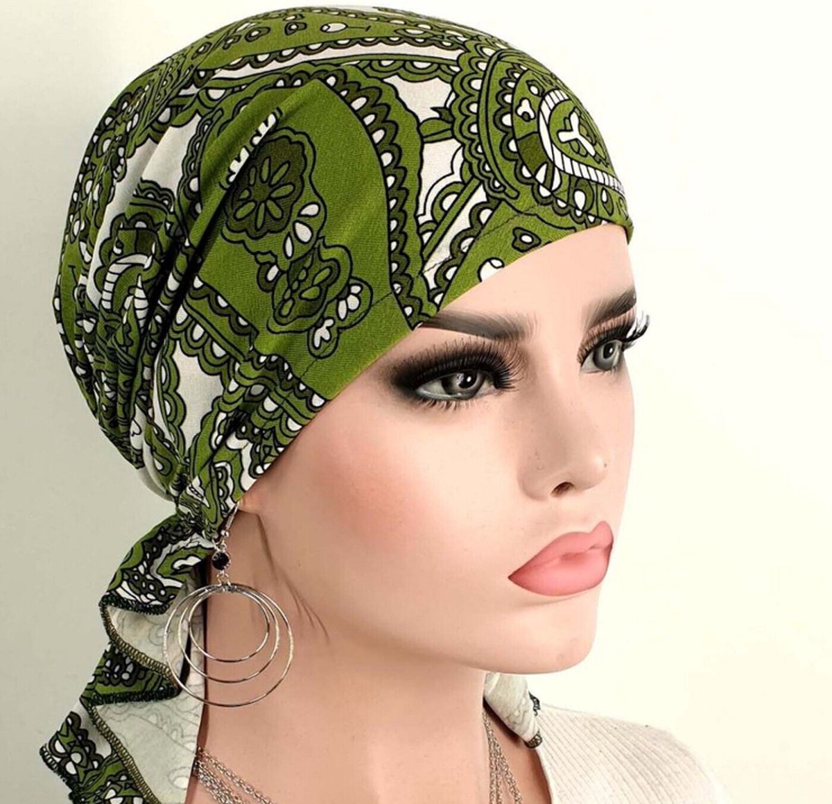 Bandana chemomuts hoofddoek voor haarverlies groen wit paisley print