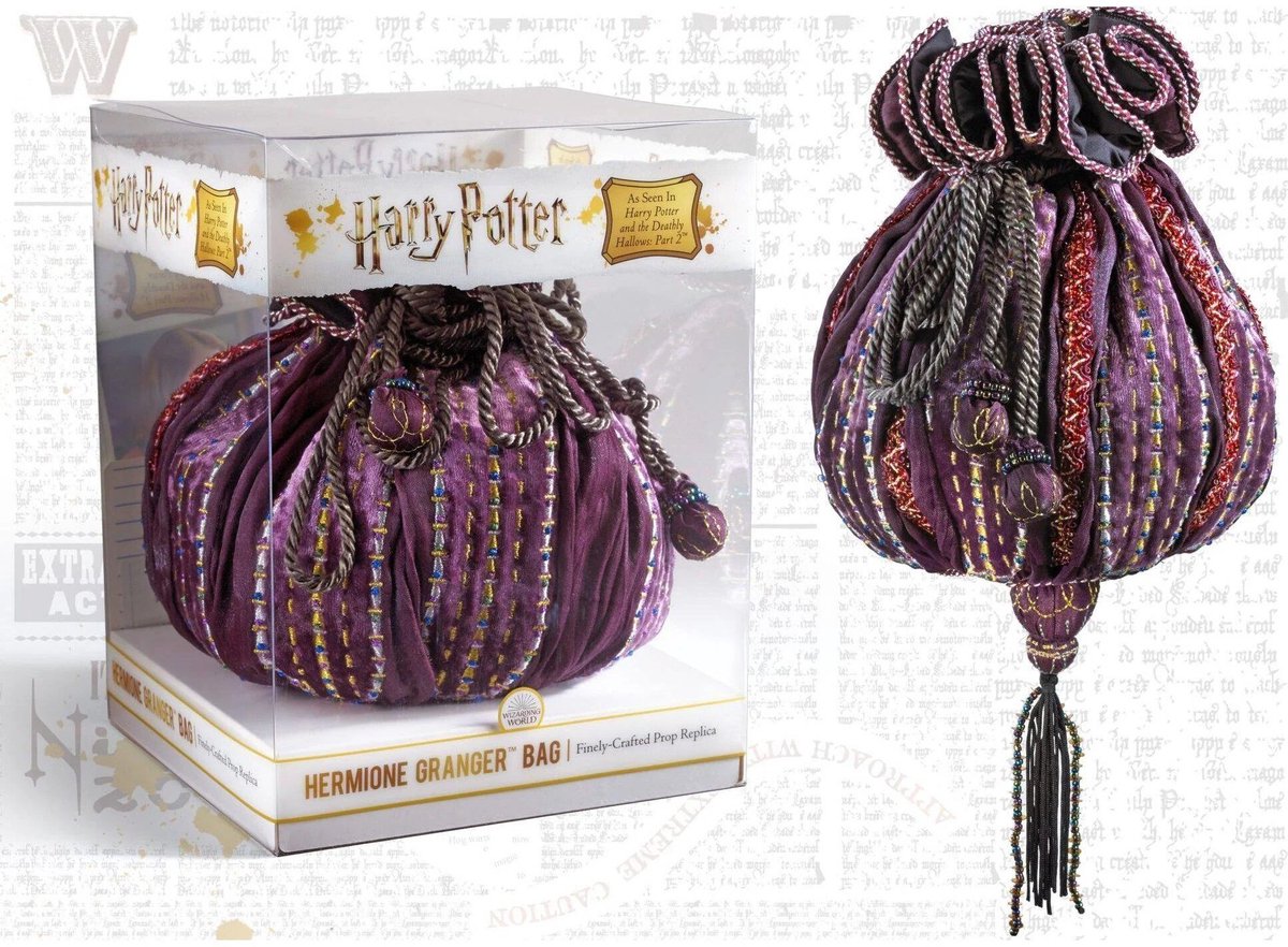 <p>Bag / tas van van Hermione zoals deze te is in Harry Potter and the Deathly Hallows van het merk The Noble Collection.<br />Afmeting: ongeveer 22 cm groot.</p> - 0