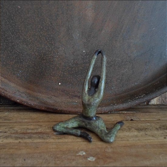 Moogoo handgemaakt bronzen beeldje Yoga