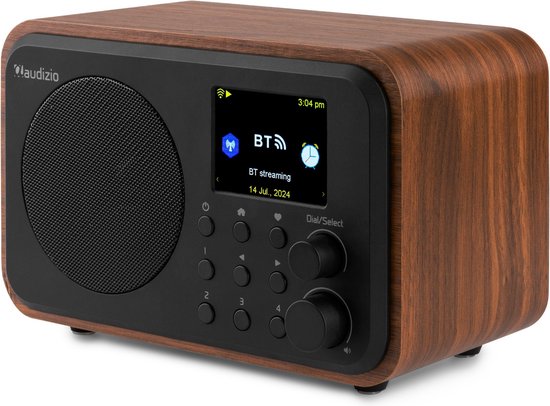 DAB radio met houten behuizing, zwart front met luidspreker, display toont Bluetooth-verbinding. Antenne omhoog.