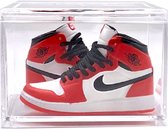 Sneaker Display Case Transparant + 2 x Nike Air Jordan 1 High Chicago / Lost and Found - Miniatuur Sneakerhead Cadeau - Hard Plastic