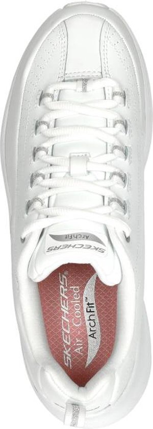 Bovenaanzicht van een witte damessneaker met veters en Air-Cooled Insole.