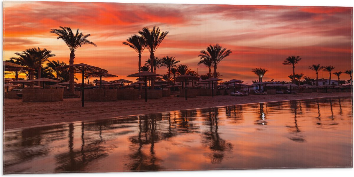 Vlag - Strand - Zee - Zonsondergang - Parasols - Palmbomen - 100x50 cm Foto op Polyester Vlag