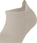 Beige Falke enkelsok met textuurpatroon en verhoogde tong.