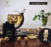 whisky lux Whiskey karaf - Luxe Whiskey karaf set - 0,9 L - Premium kwaliteit - Incl. 4 gouden skull whiskey stenen - 4 unieke whiskey glazen - 4 unieke onderleggers - Uniek geschenk - Gift box
