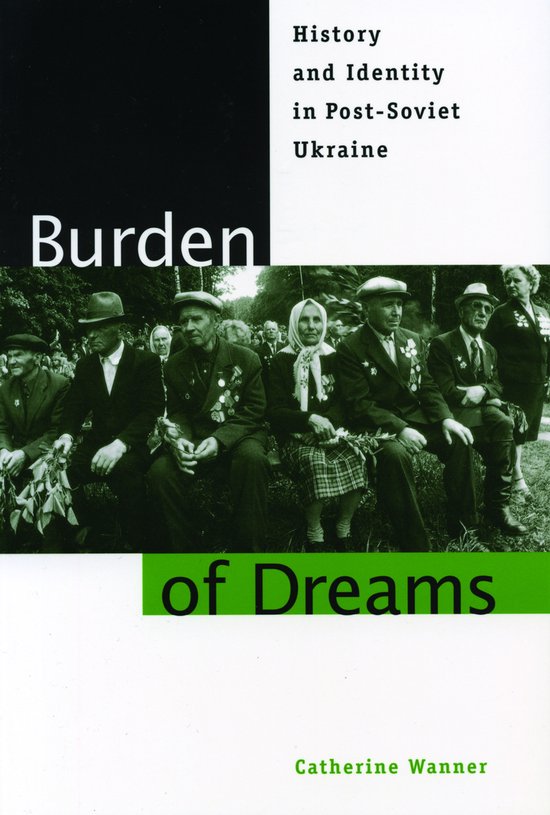 Boek 'Burden of Dreams: History and Identity in Post-Soviet Ukraine' met foto van oudere mannen en een vrouw in ceremoniekleding.