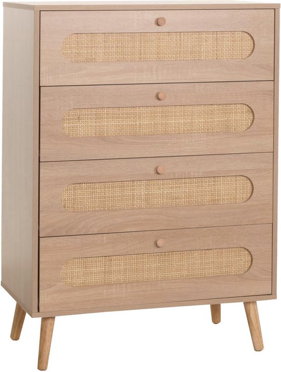 Hoge ladekast met vier lades, ronde houten knoppen en rotan panelen, staand op schuine houten pootjes.