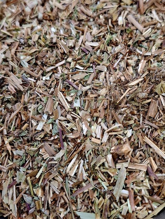 Gedroogde, fijngehakte wilgenroosje met groene en bruine tinten.