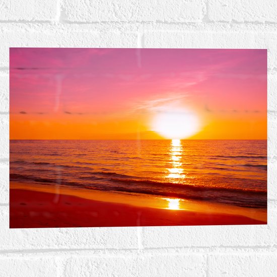 Muursticker - Feloranje Zonsondergang bij Rozekleurige Lucht boven Zeewater - 40x30 cm Foto op Muursticker