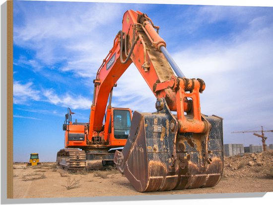 WallClassics - Bois - Excavatrice Orange Vif sur Sable Plain - 80x60 cm - épaisseur 9 mm - Photo sur Bois (Avec Système d'accrochage)