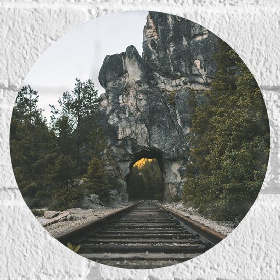 Muursticker Cirkel - Treinspoor Naar Tunnel in een Berg - 20x20 cm Foto op Muursticker
