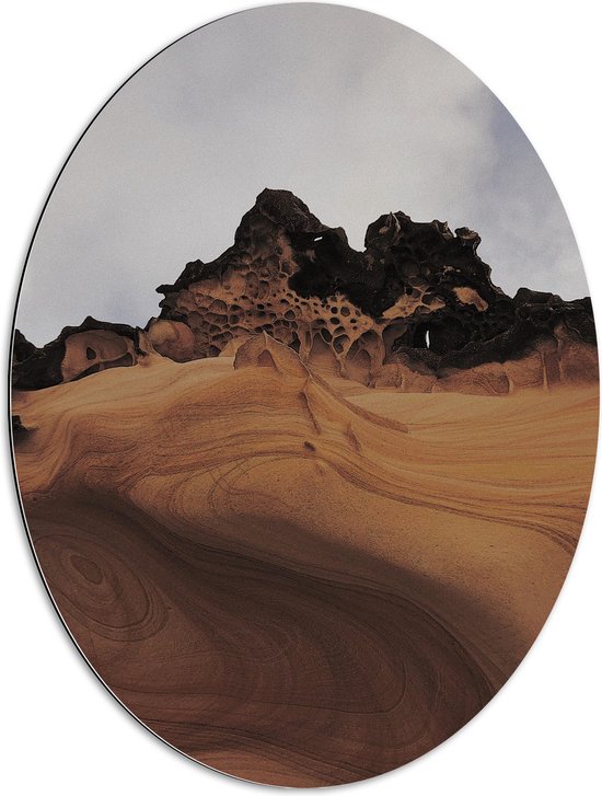 Dibond Ovaal - Rotsen met Zand in de Woestijn - 60x80 cm Foto op Ovaal (Met Ophangsysteem)