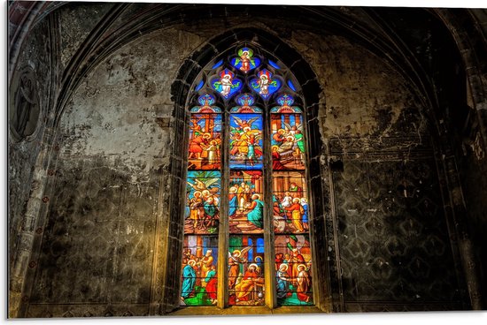 WallClassics - Dibond - Glas-in-lood Raam in de Notre-Dame Kerk - 75x50 cm Foto op Aluminium (Met Ophangsysteem)