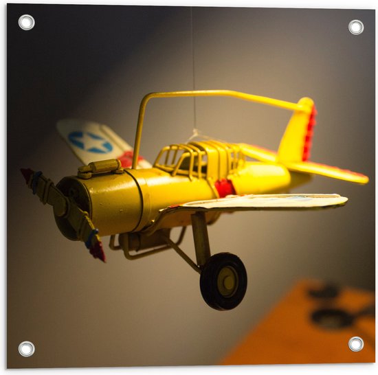 WallClassics - Tuinposter – Geel Kinderspeelgoed Vliegtuigje Zwevend in Kinderkamer - 50x50 cm Foto op Tuinposter (wanddecoratie voor buiten en binnen)