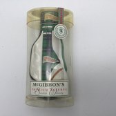 Keramische 11 cm hoge ' Carmichael mini bag' Golftas gevuld met 50 ml 43% Scotch Whisky van Mc Gibbon's, kleur groen en schotse ruit, voor de verzamelaar en /of liefhebber van whisky