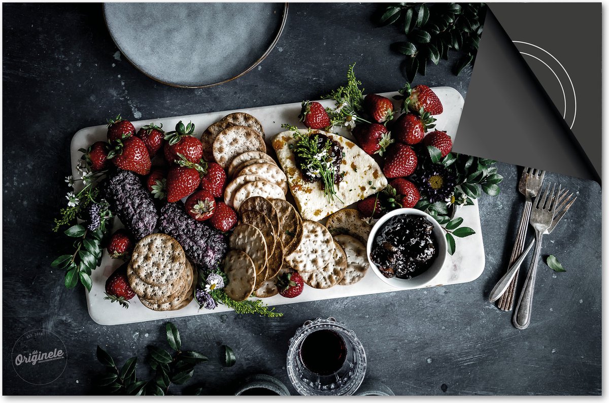 Inductie beschermer 65x52 - afdekplaat inductie mat - Dietrix Kookplaat beschermer - Exclusief - Food - Toast Aardbei Plank op zwart