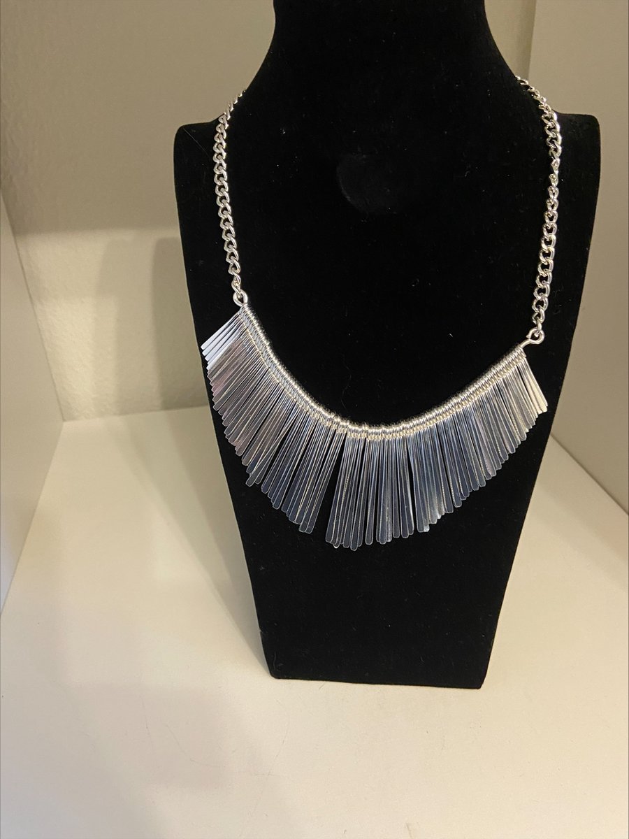 Zilverkleurige charme ketting | | Make up | Parfum | Moederdag | Verjaardagscadeau| Cadeautje| Valentijnsdag| Kado | sieraden | vaderdag | oorbellen | oorsieraden