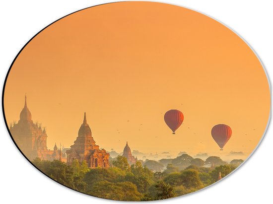 Dibond Ovaal - Luchtballonnen Zwevend boven Planten bij Twee Tempels - Bagan Myanmar - 40x30 cm Foto op Ovaal (Met Ophangsysteem)