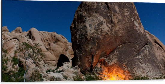 Dibond - Grote Rots in de Nacht - Californië - 100x50 cm Foto op Aluminium (Wanddecoratie van metaal)