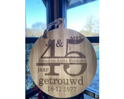 Creaties van Hier - Serveerplank - 45 jaar getrouwd - Gepersonaliseerd Cadeau - Hout - 45 cm