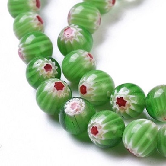 Millefiori glaskralen, groene one-flower ronde kralen van 8mm doorsnee. Per  snoer van... | bol