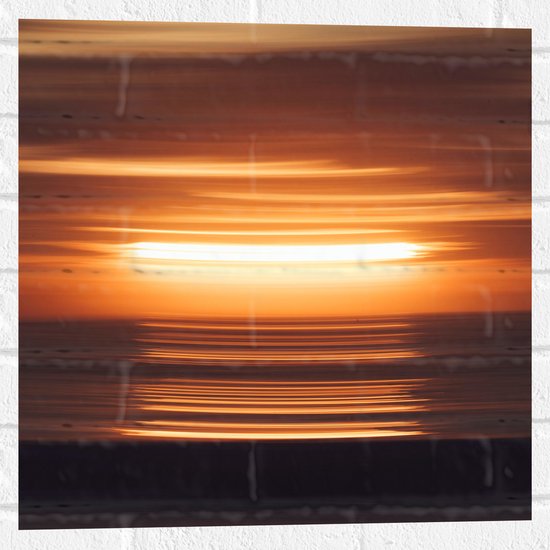 WallClassics - Muursticker - Wazige Zonsondergang - 50x50 cm Foto op Muursticker
