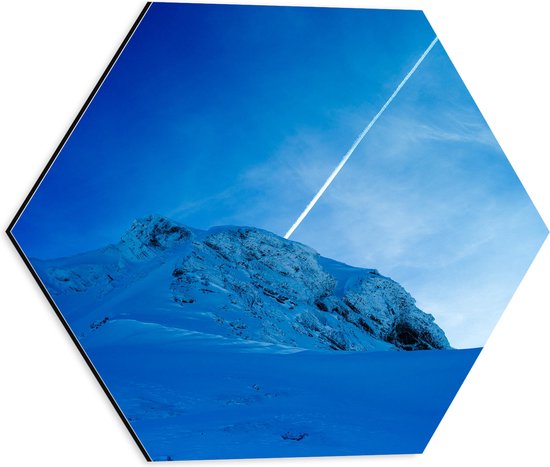 Dibond Hexagon - Sneeuw in de Alpen - 40x34.8 cm Foto op Hexagon (Met Ophangsysteem)